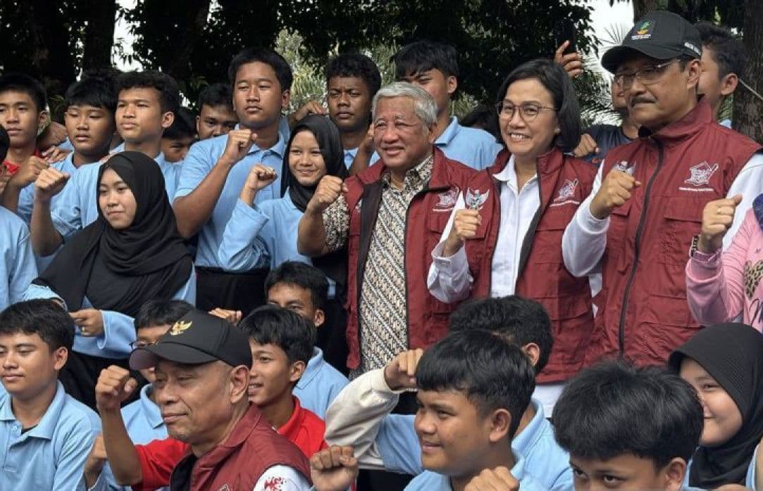 Mensos dan Menkeu Tinjau Sekolah Rakyat Menengah Atas Pastikan 15 Ribu Laptop Siap Disalurkan
