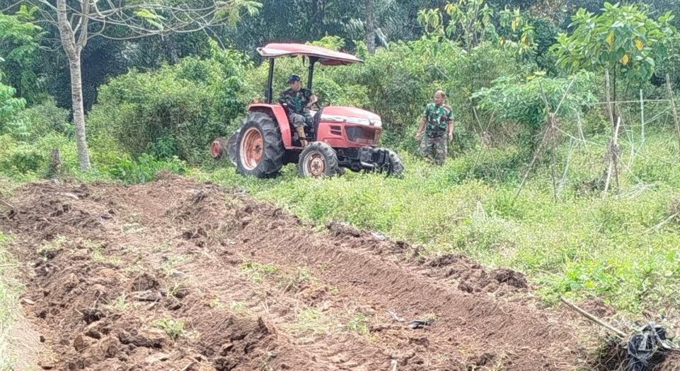 Satgas TMMD Kodim 0416/Bungo Tebo Buka Lahan Ketahanan Pangan 1 Hektare untuk Dukung Kesejahteraan Warga